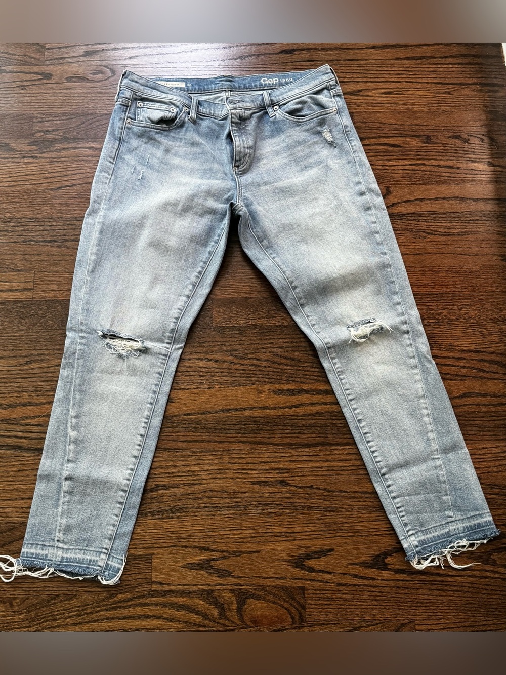 GAP Light Wash Distressed Women's girlfriend Jeans sz 32r